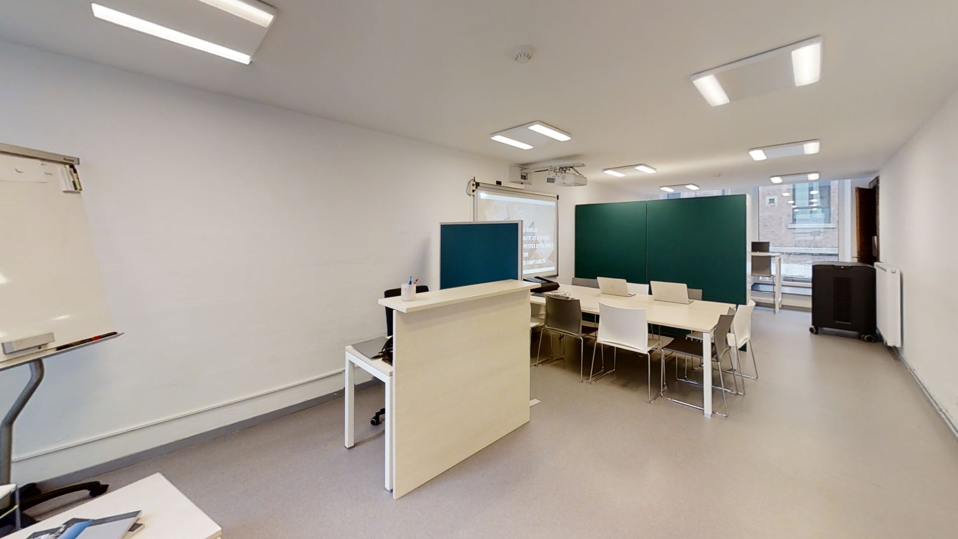 Institut SainteUrsule Namur Salle Bureautique